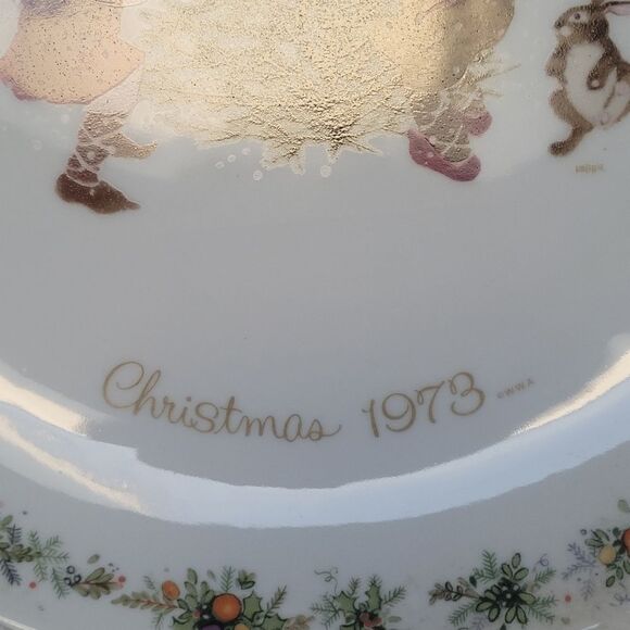 Holly Hobbie Christmas Plate 1973 Commemorative 10.5 Inch Collectible Vintage - Picture 4 of 6